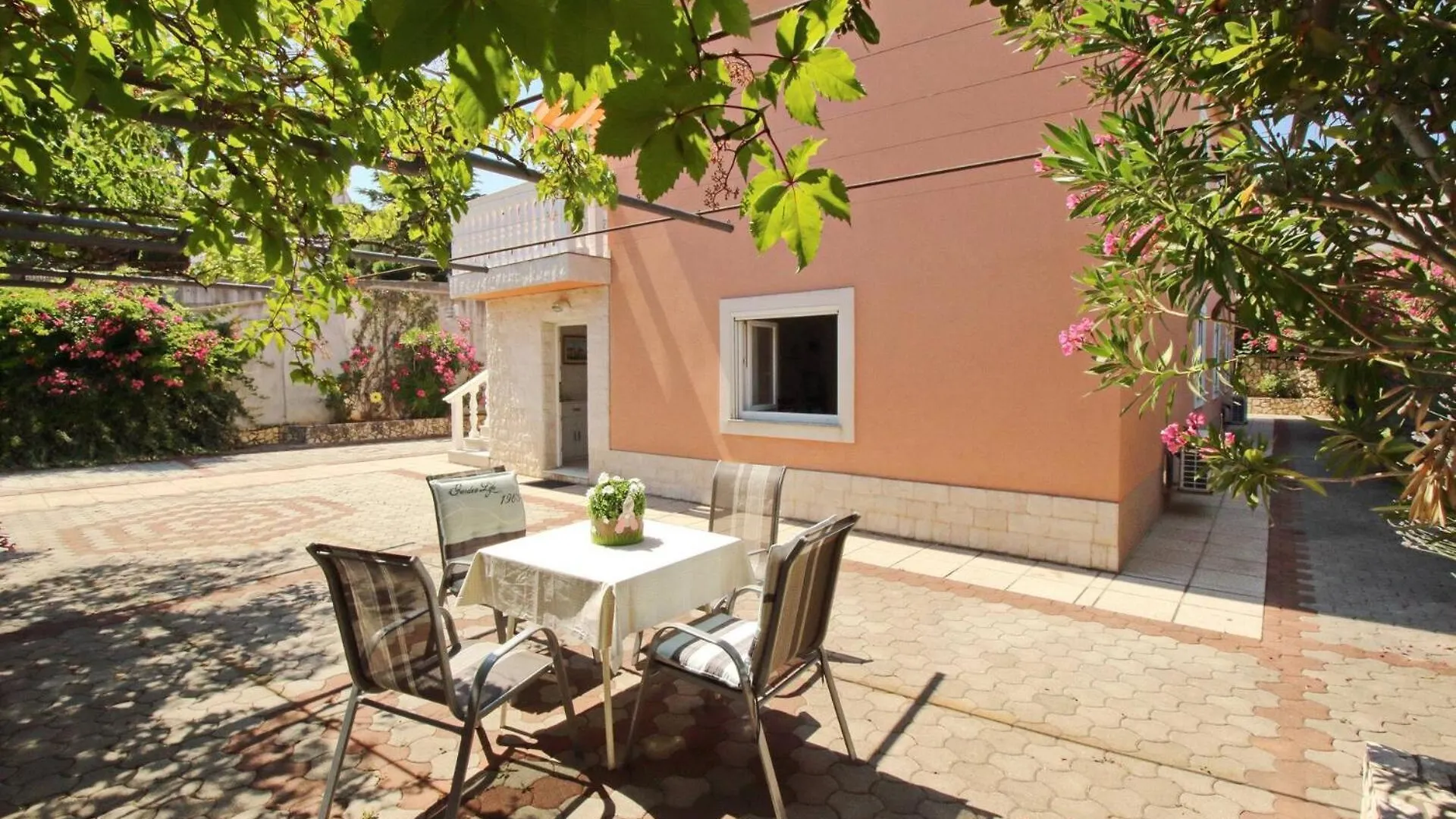 Apartments Radosna Šilo 招待所