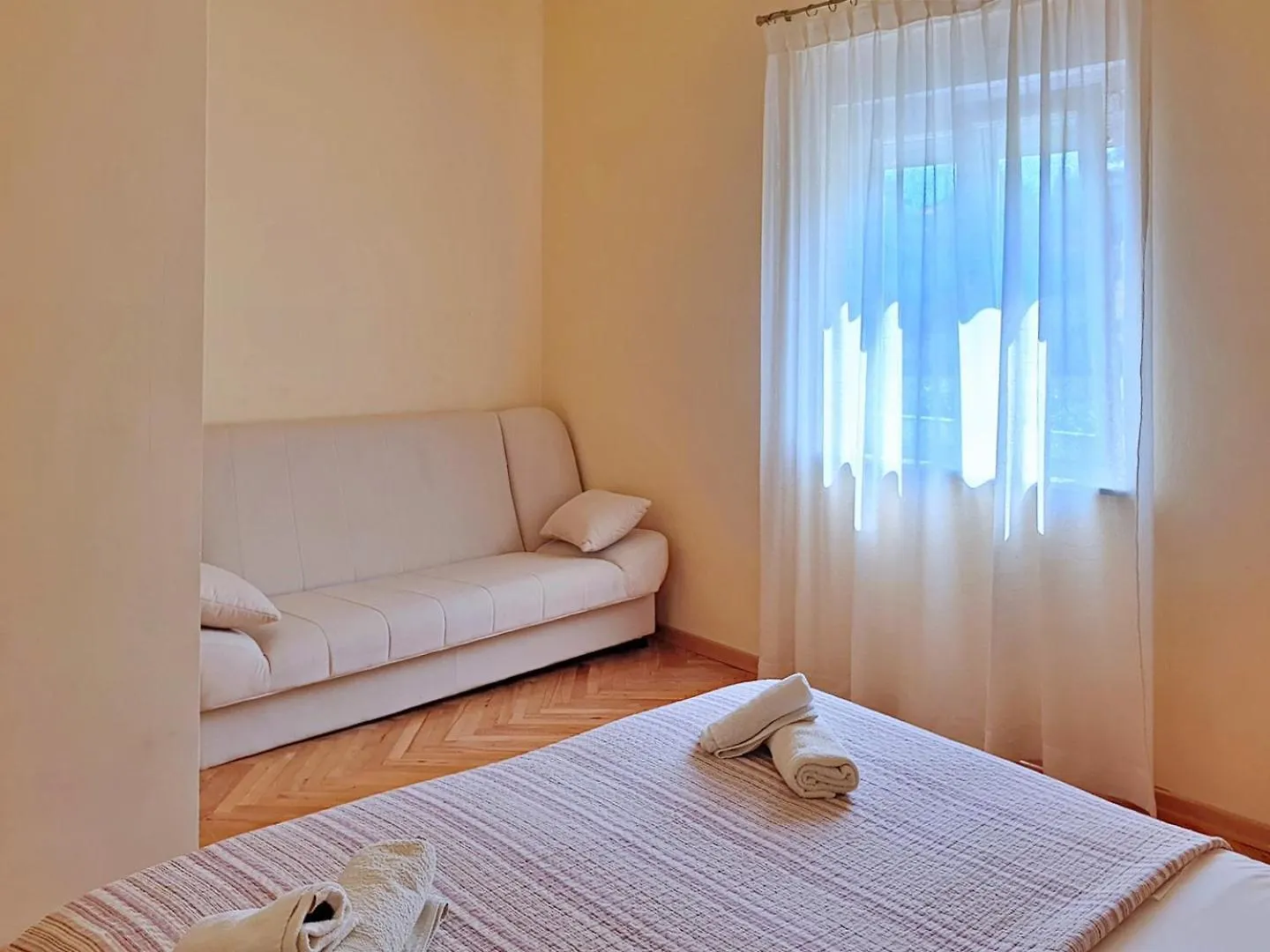 Apartments Radosna Šilo 招待所